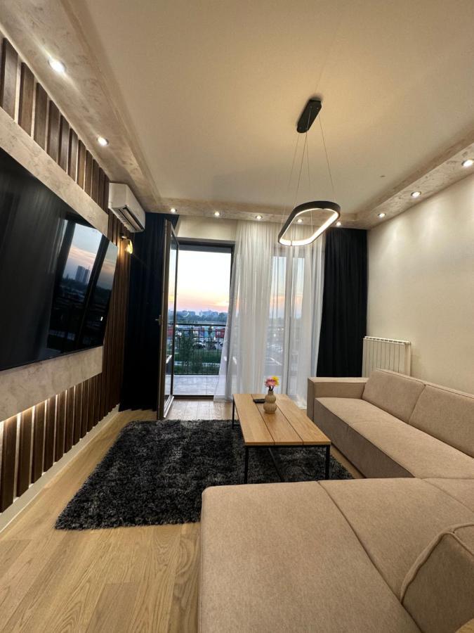 The Gates 210 Apartment